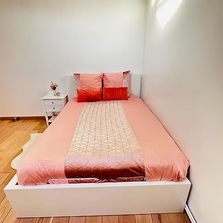 Jabeen's House Bedroom 2