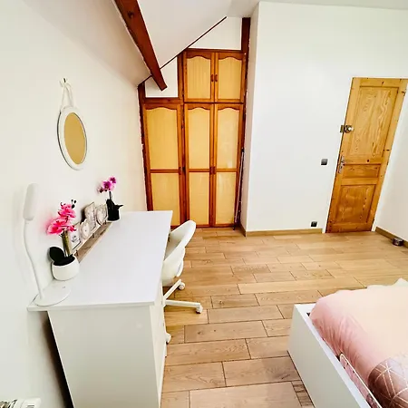 Jabeen's House Bedroom 2